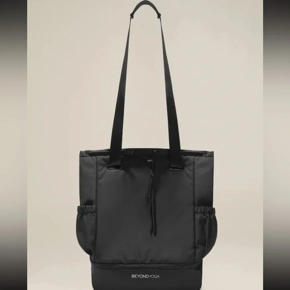 NWOT Beyond Yoga Convertible Gym Bag Black Backpack Tote Pockets - Picture 2 of 8